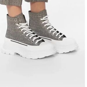 🛍️ High-Top Gray and White Platform Sneakers